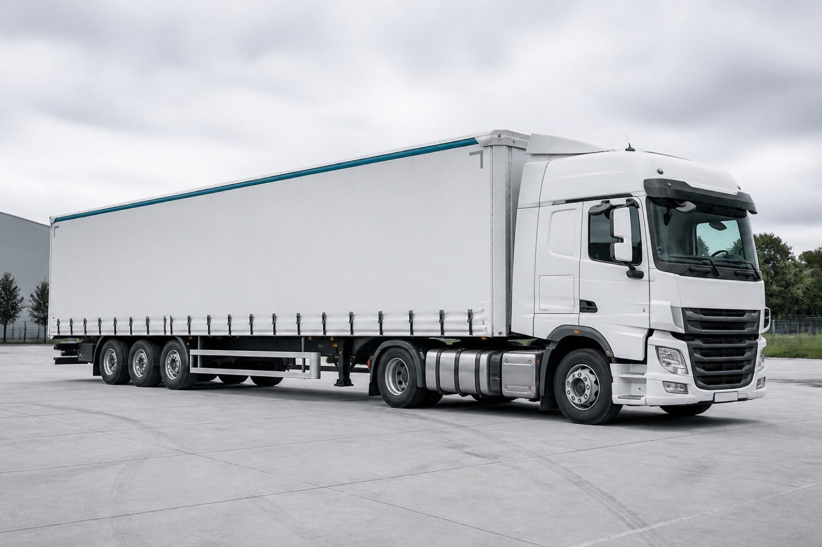 Curtain side tautliner truck